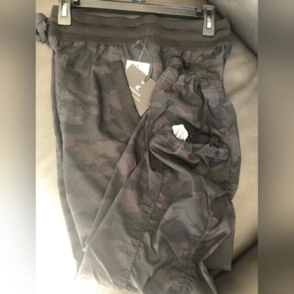 KYODAN active Athletic Wear  Women’s Capris Sz XS NEW - Picture 9 of 9